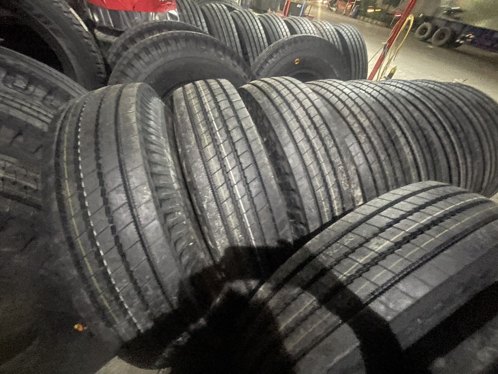 CỬU LONG THIÊN: ĐẠI LÝ CUNG CẤP LỐP XE Ô TÔ DÁN UY TÍN NHẤT DĨ AN BÌNH DƯƠNG